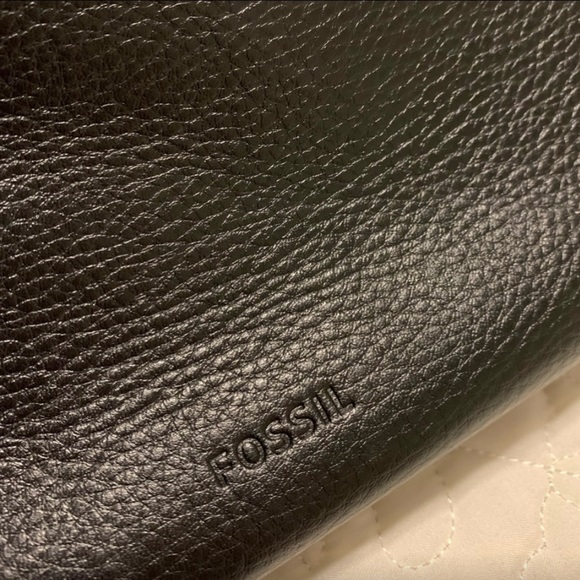 Fossil leather purse. Tan and black with key. - Picture 2 of 4